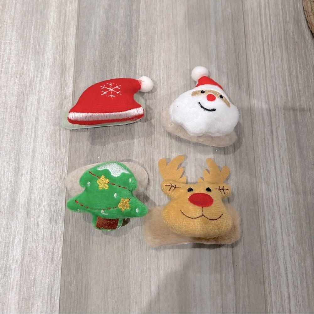 Cute Christmas fluffy hair clips - Set of 4